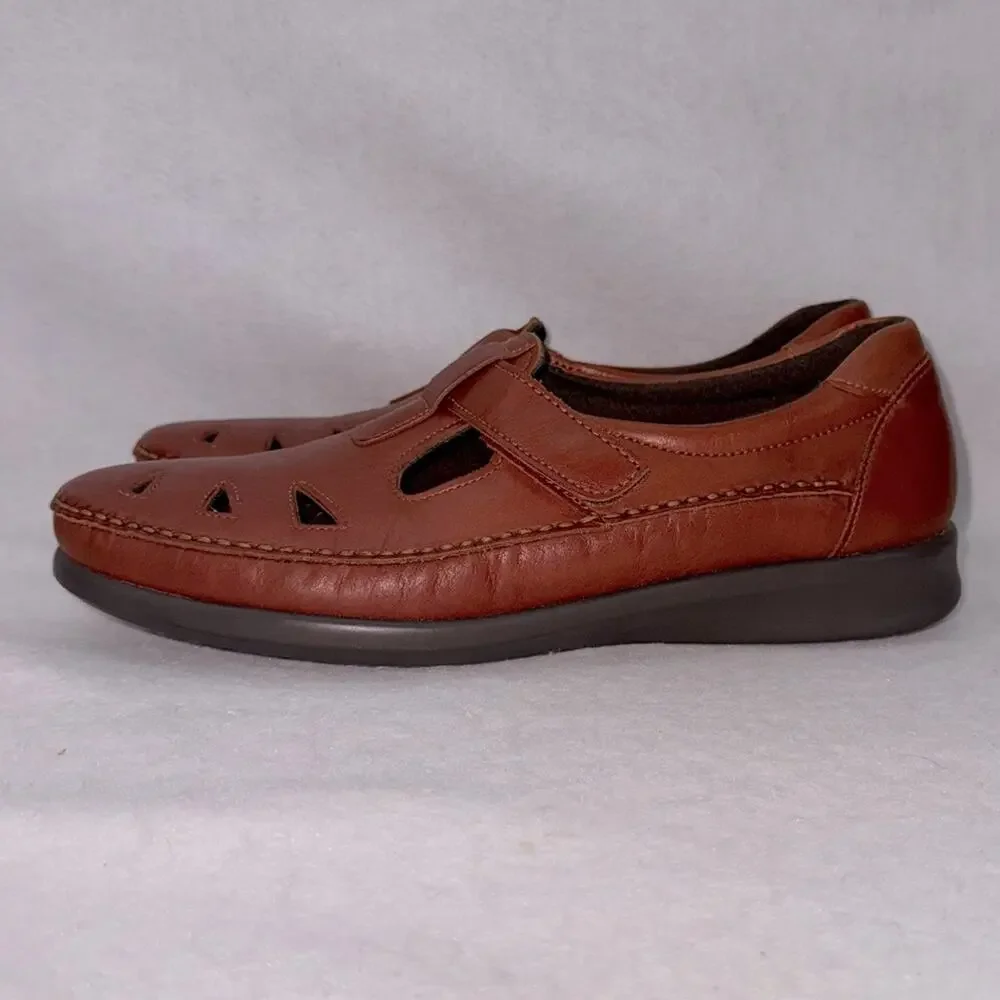 EUC Women’s SAS Roamer Slip-on Loafers Chestnut Leather size 10 Adjustable Strap